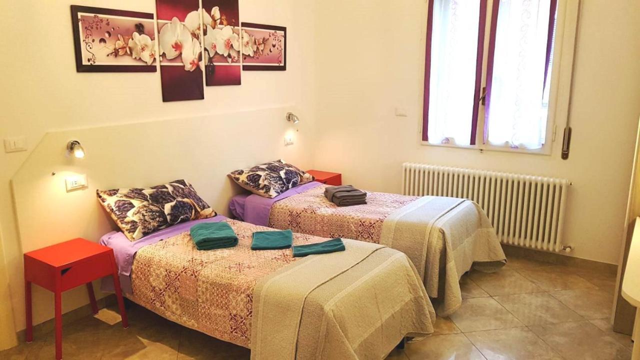 Chambre Lits Jumeaux avec Salle de Bains Privative