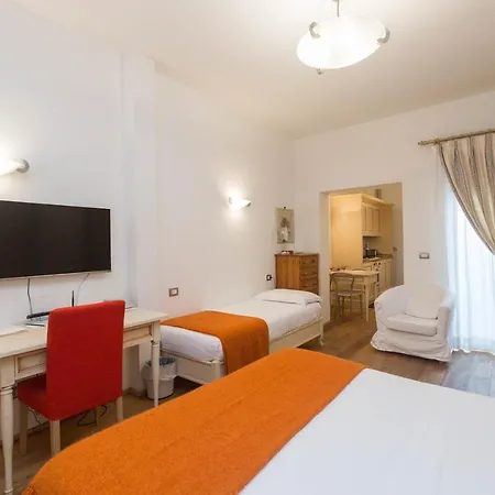 Palazzo Trevi Charming House-2