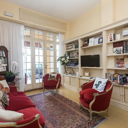 Palazzo Trevi Charming House-3
